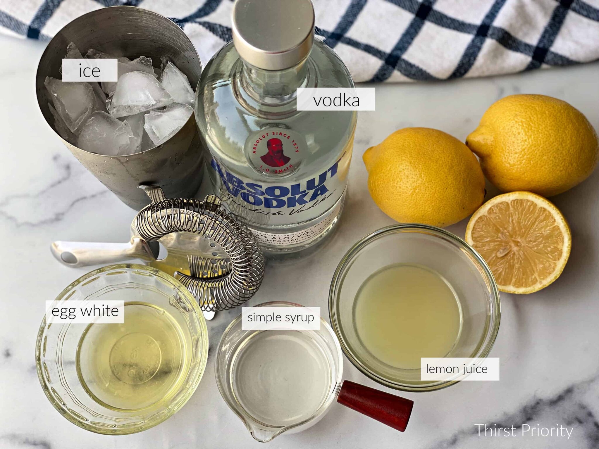How to Make a Simple Vodka Sour Cocktail Recipe