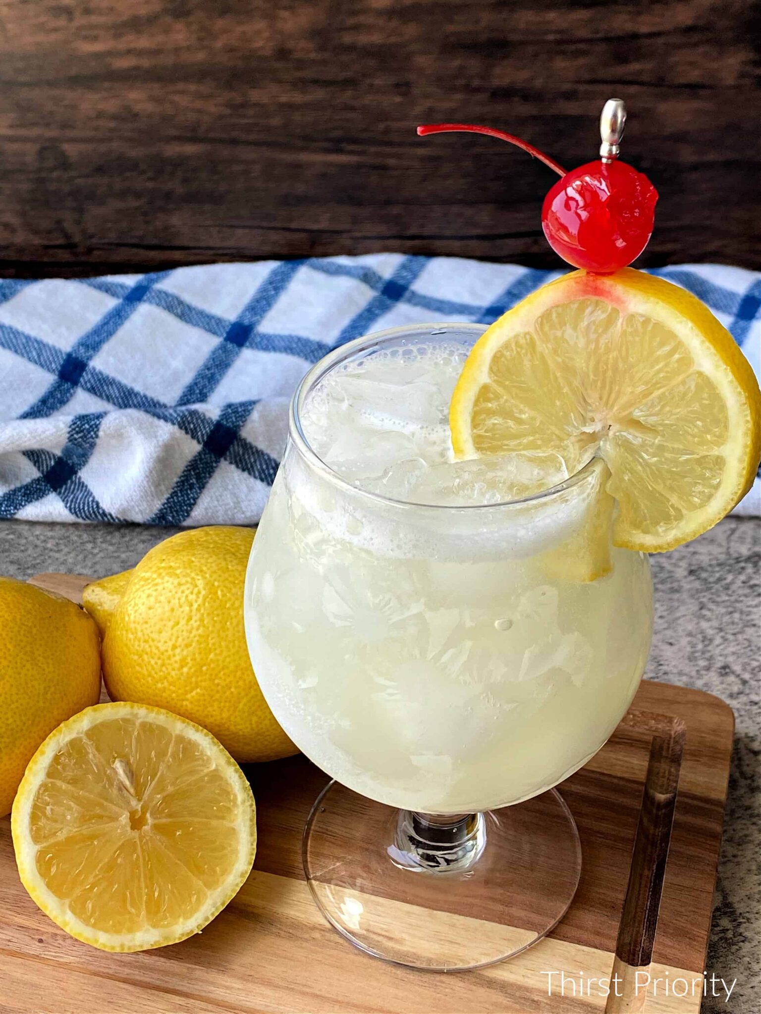 How to Make a Simple Vodka Sour Cocktail Recipe